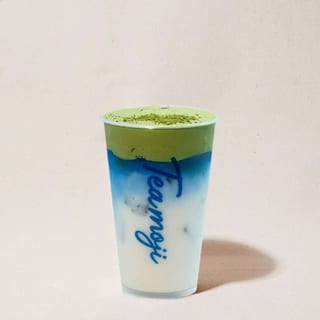 Coconut Spirulina Latte with Matcha Mousse / 藻蓝椰云