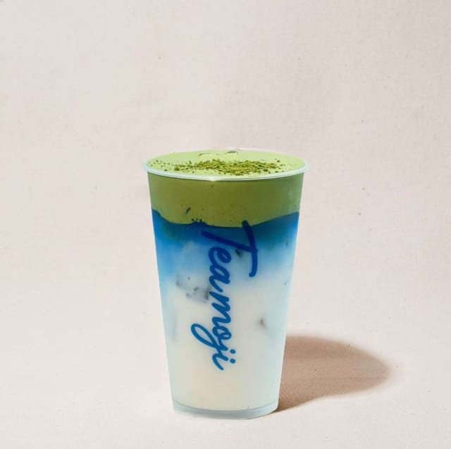 Coconut Spirulina Latte with Matcha Mousse / 藻蓝椰云.