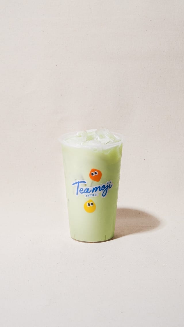 Honeydew Milk Tea / 哈密瓜奶茶.