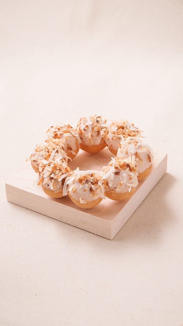 Coconut Mochi Donut / 椰香甜甜圈.