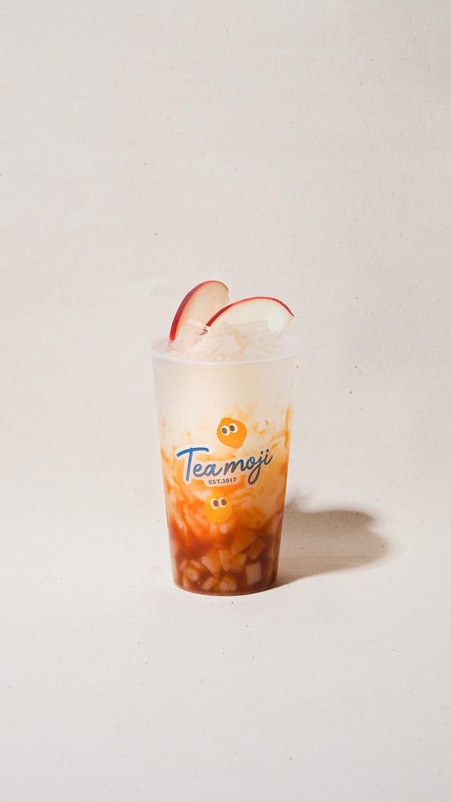 White Peach Yakult Fizz / 水蜜桃多多泡泡.