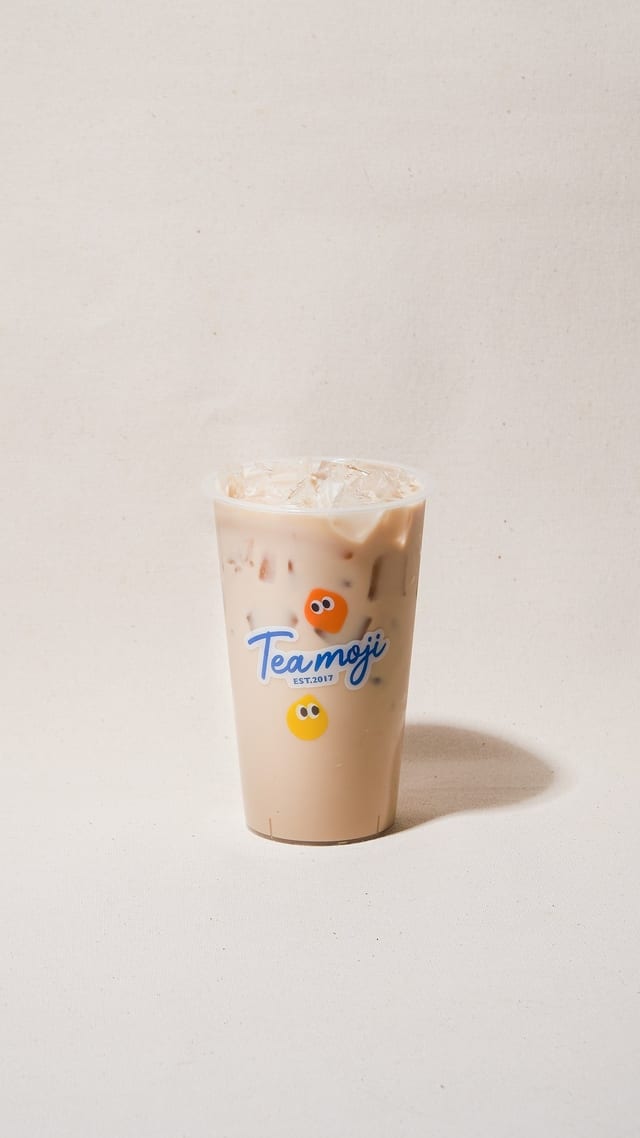 Oolong Milk Tea / 炭焙乌龙奶茶.
