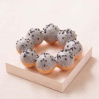 Black Sesame Mochi Donut / 黑芝麻甜甜圈