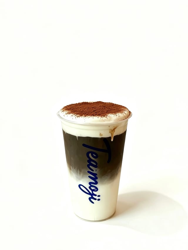 Hojicha Latte with Tiramisu Foam / 提拉米苏奶盖焙茶拿铁.
