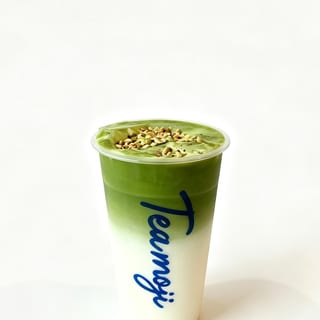 Matcha Latte with Pistachio Foam / 开心果奶盖抹茶拿铁