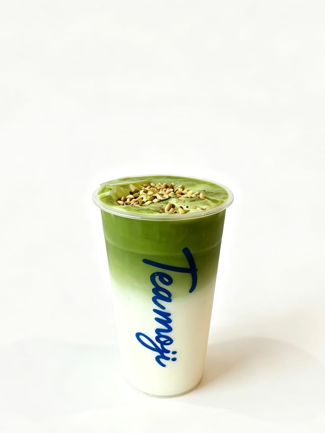Matcha Latte with Pistachio Foam / 开心果奶盖抹茶拿铁.