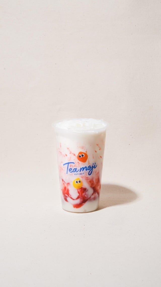 Strawberry Latte with Mochi / 草莓麻薯牛乳.